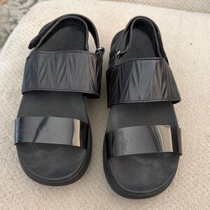 Vionic Karleen Black Textured Strap Sandals